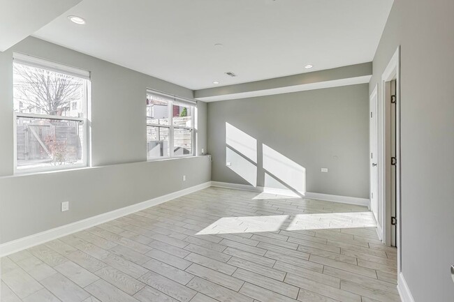 Building Photo - 1813 D St NE