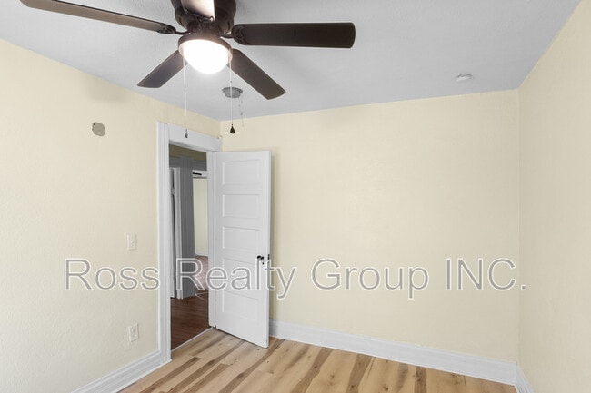 Building Photo - 1149 Fernwood Ave