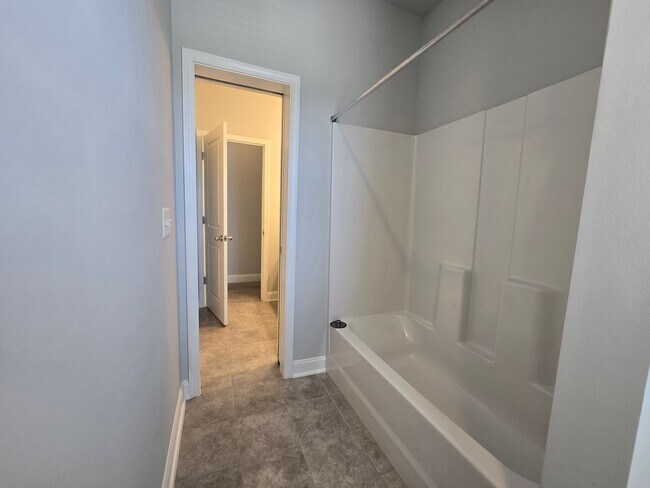 Building Photo - Perfect Mebane Location!