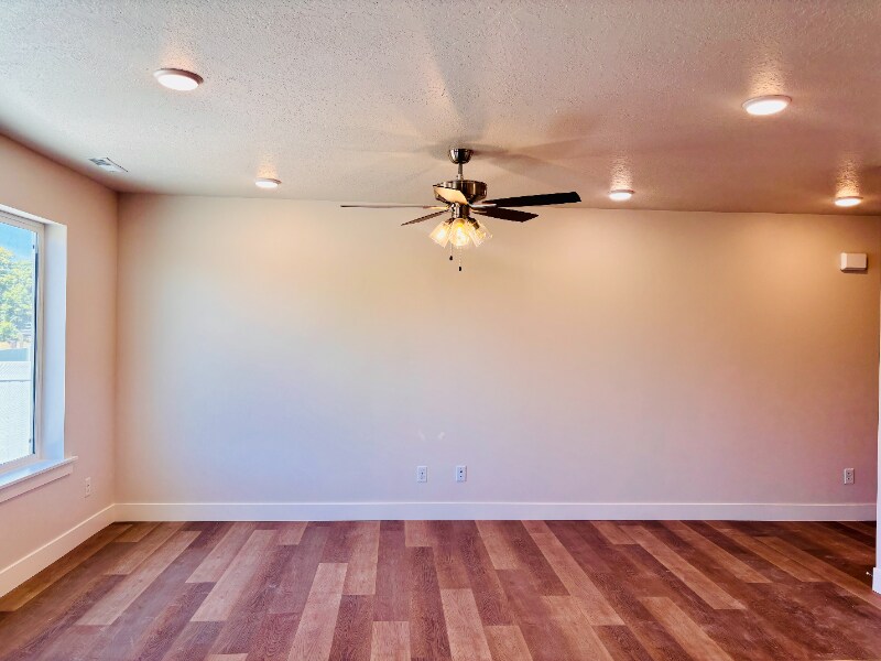 Building Photo - 655 S 85 E