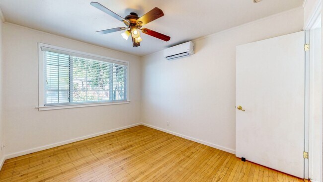 Building Photo - Beautiful 2 Bedroom 2 Bathroom Single Fami...