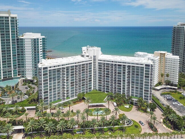 Building Photo - 10275 Collins Ave