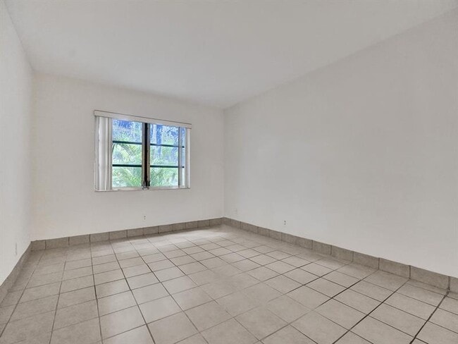 Building Photo - 3115 Oakland Shores Dr