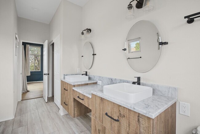Building Photo - 4184 New Moon Cir