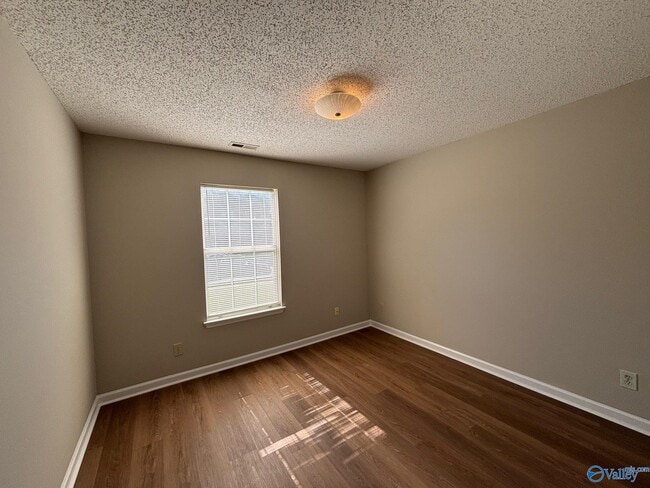 Building Photo - 2536 Clovis Rd SW