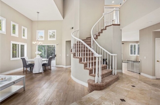 Building Photo - Vibrant 4 Bed/3 Bath Home in Oceanside