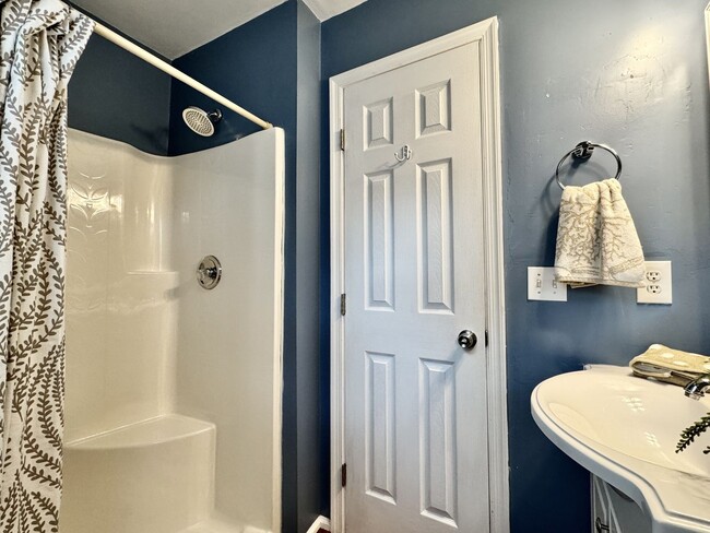 Building Photo - Ready NOW! A Spacious Home in Beautiful Pi...