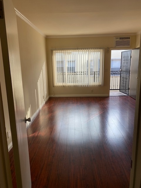 Building Photo - 1626 N Kingsley Dr