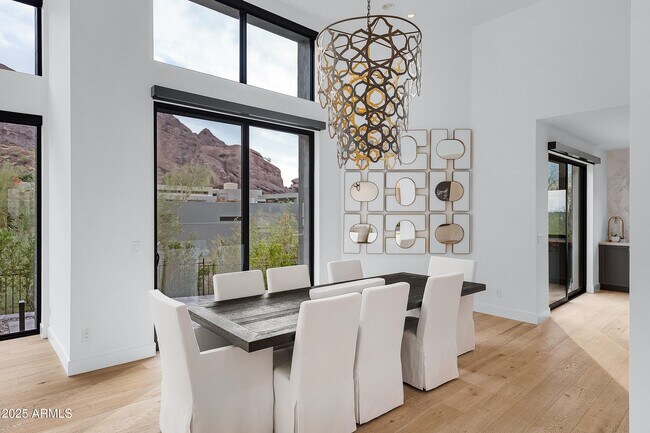 Building Photo - 5841 N Echo Canyon Cir