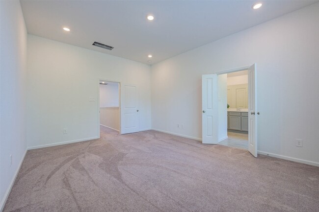 Building Photo - 609 Royal Arch Dr
