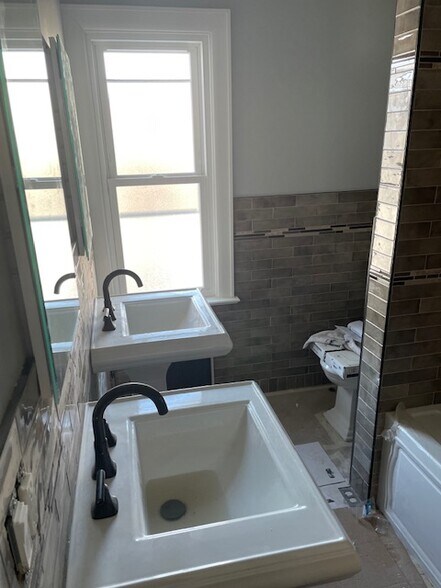 Building Photo - 39 Hawthorne St