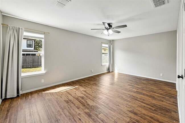 Building Photo - 6813 Sabrina Dr