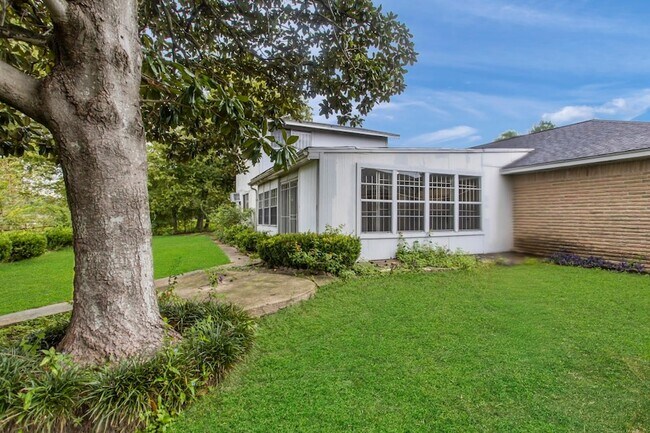 Building Photo - 6602 Indian Lake Dr