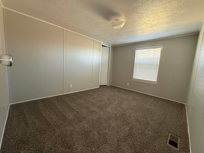 Building Photo - 120 Parma Ct