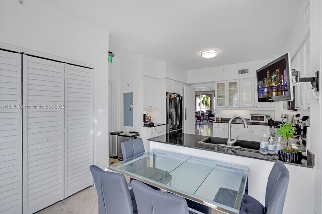 Building Photo - 737 Crandon Blvd