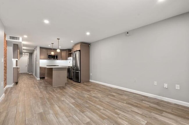 Building Photo - 42 8th St