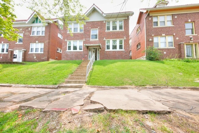 Building Photo - 3144 Magnolia Ave