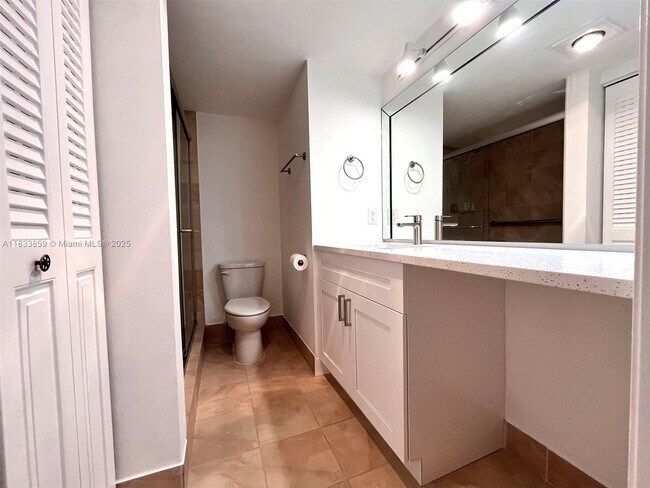 Building Photo - 3007 Hythe A