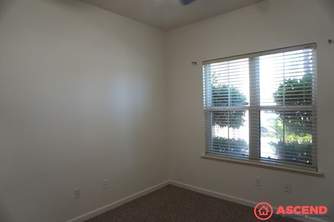 Building Photo - 2226 Via Tuscania Ave
