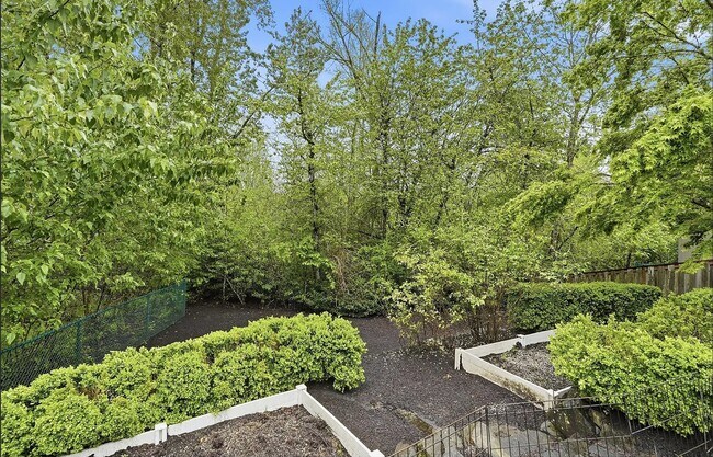 Building Photo - 17318 SW Galewood Dr