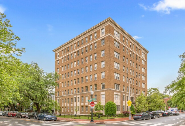 Building Photo - Spacious & Conveniently Located 2br/2ba on U St Corridor!