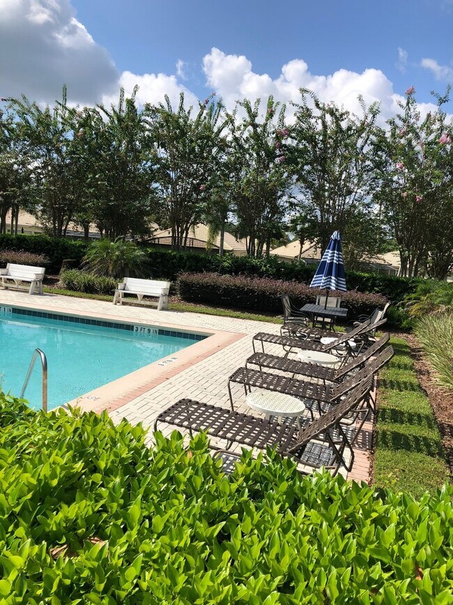 Building Photo - 2.2 w bonus room