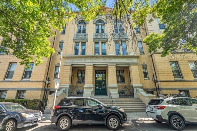 Primary Photo - 350 W Fourth St