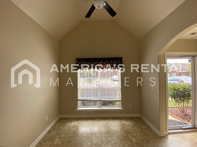 Building Photo - 2807 Southwood Ln