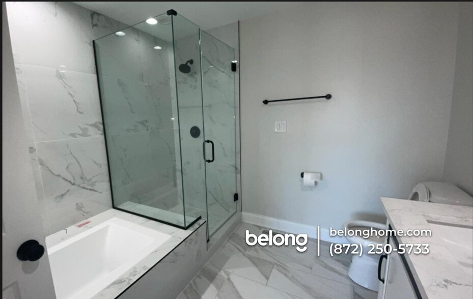 Building Photo - 4922 S Cornell Ave