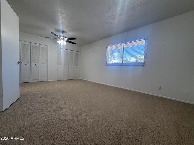 Building Photo - 1577 W Hazelwood St