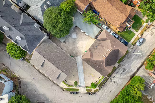 Lookdown - 4907 Louisiana St