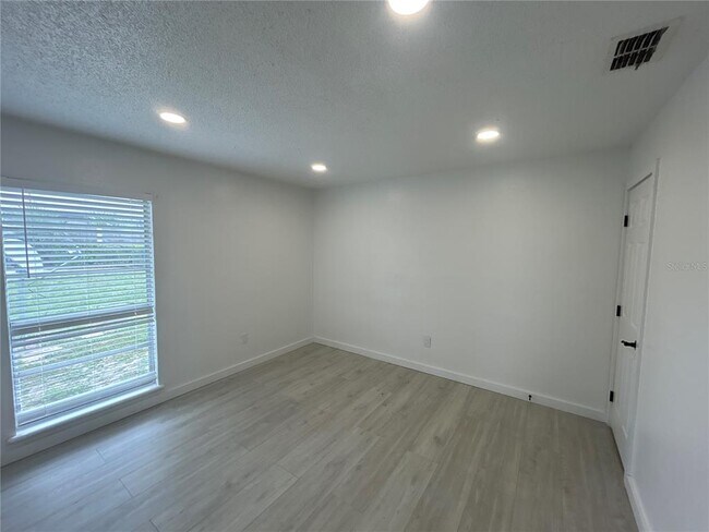 Building Photo - 2955 SE 53rd Ct