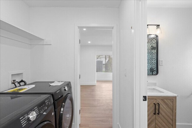 Building Photo - 6910 Eberhart St