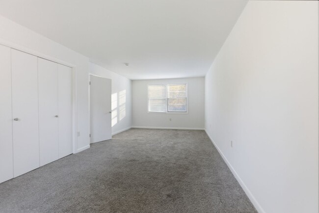 Building Photo - Charming 3 BR/2.5 BA Single-Family Home in...