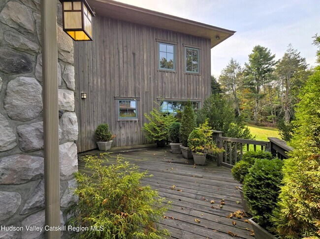 Building Photo - 84 Highland Rd