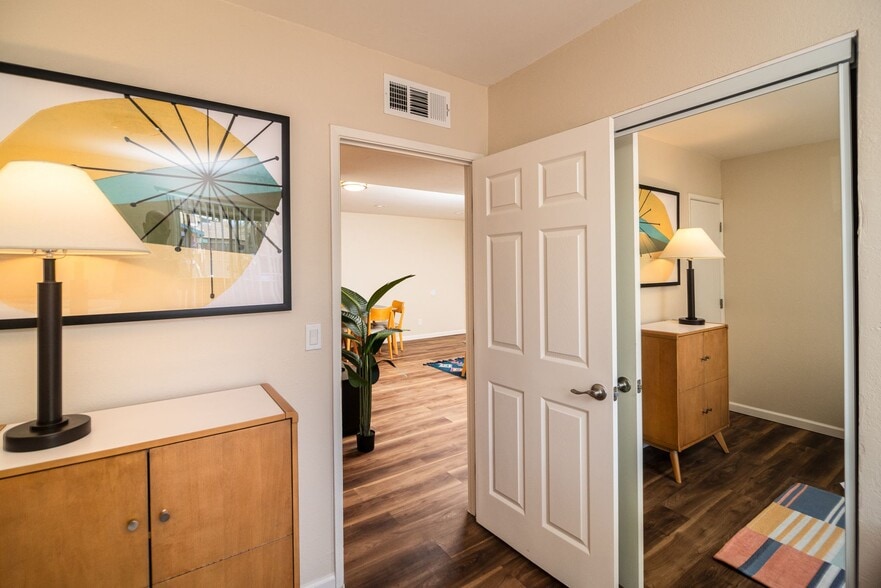 Building Photo - Union On Bellevue - Near The U of A