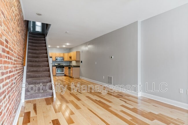 Building Photo - 3210 E Fairmount Ave