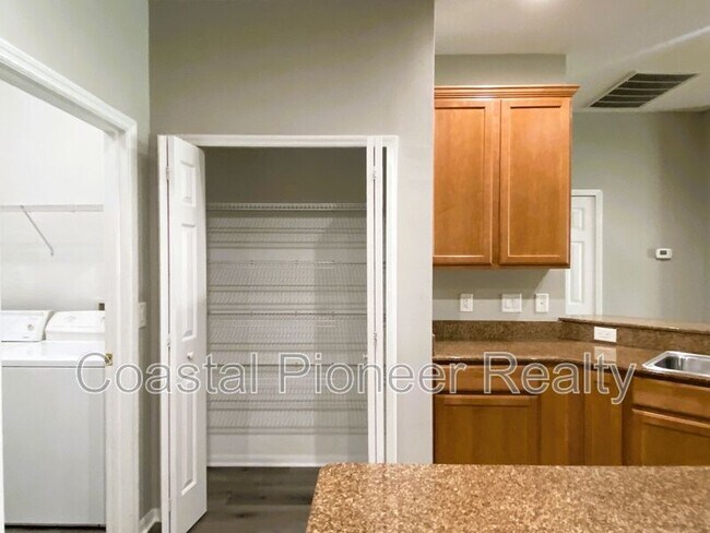 Building Photo - 29832 Cedar Waxwing Dr
