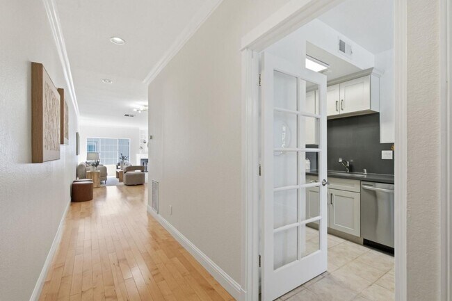 Building Photo - 991 Belmont Terrace