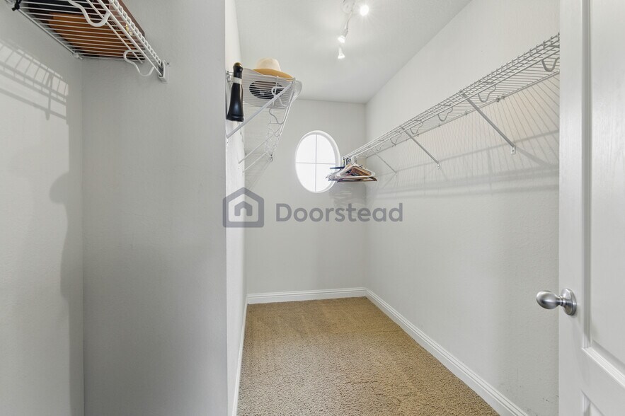 Building Photo - 16030 Summerville Lake Dr