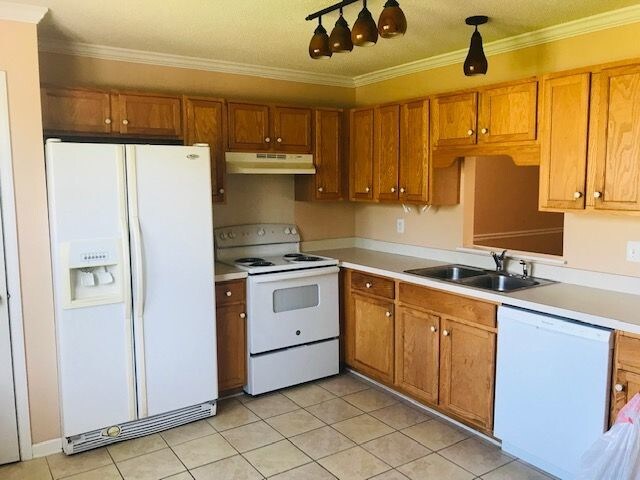 Building Photo - Lovely home in St James Estates