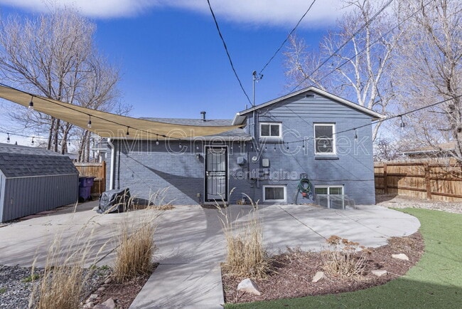 Building Photo - 1010 Newton St