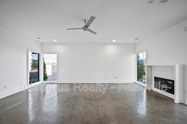 Building Photo - 962 9th Ave S