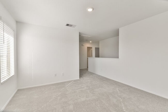 Building Photo - Immaculate 4 bedroom home in Becker Fields!