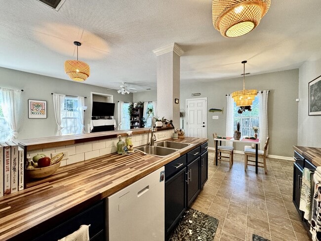 Building Photo - First-Time Rental Near The Beaches! Available 08-14-26 - Attached Garage - Fenced Yard - Pet Frie...