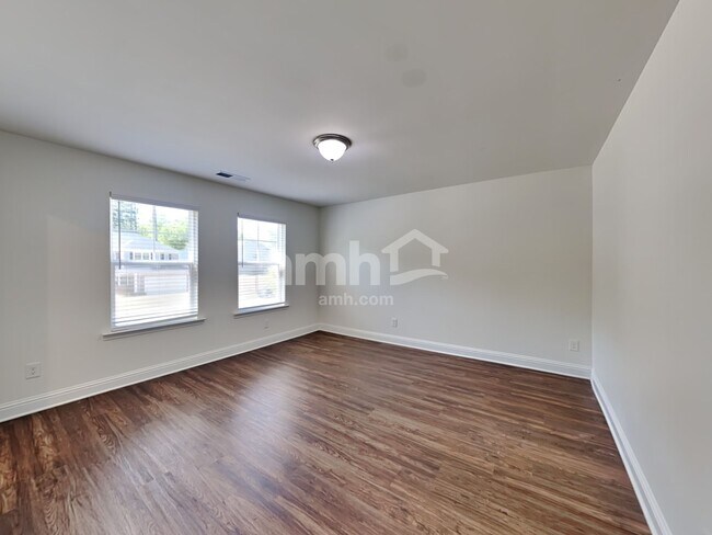 Building Photo - 510 Cash Cir