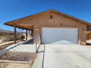 Building Photo - Great 3 Bedroom/2 Bath Fully Furnished!
