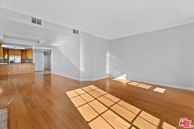 Building Photo - 11827 Goshen Ave