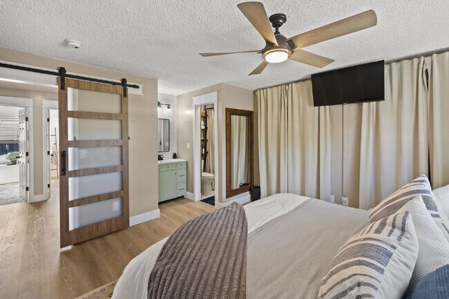 Building Photo - Modern Comfort Meets Charm – Beautifully U...