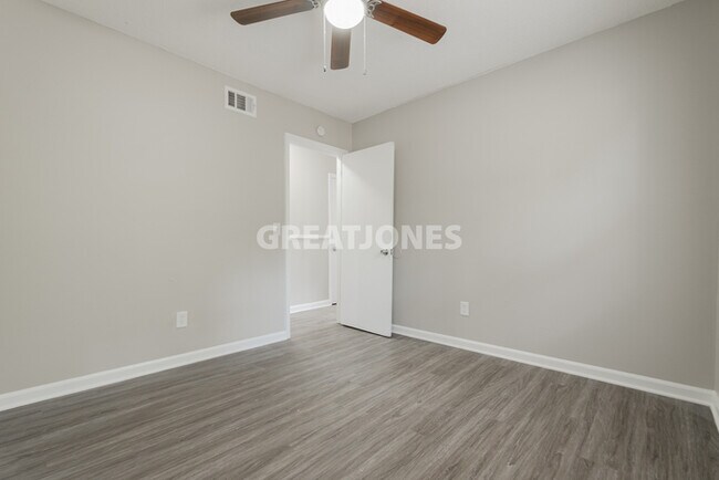 Building Photo - NOW OFFERING 1-MONTH FREE OFF FIRST FULL M...